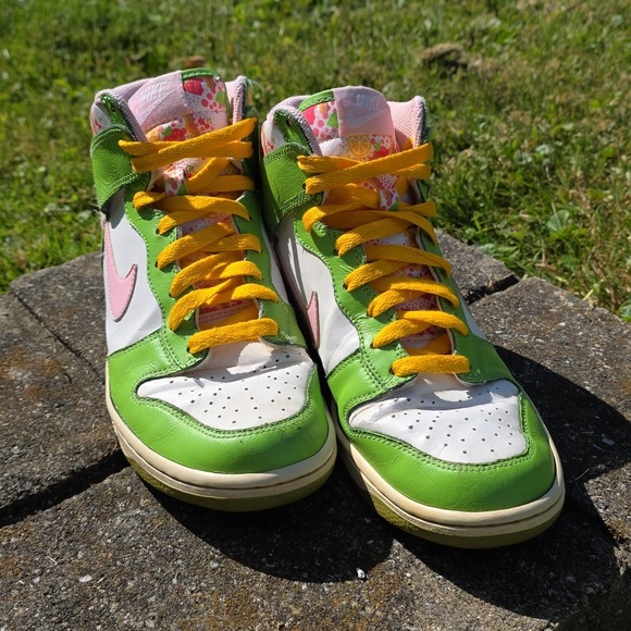 Nike Shoes - Nike Dunk High Strawberry Shortcake 2009 Size 6.5Y 316604-162
